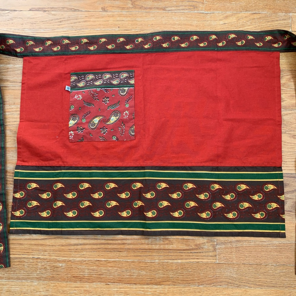 NWOT Pomegranate half bistro apron
